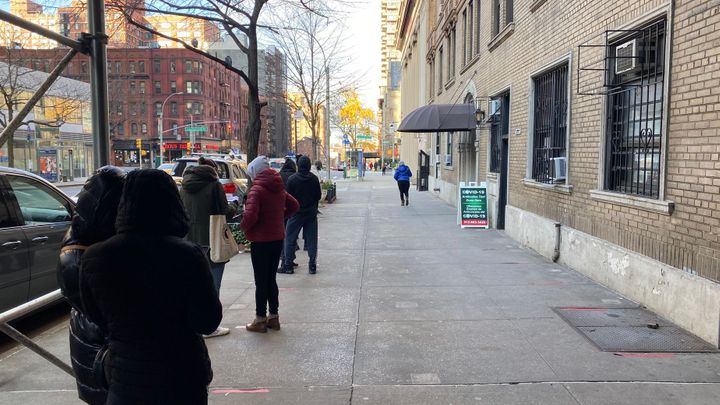 Výsledky se zpožděním, ale zdarma. Zkusili jsme testování na koronavirus v New Yorku