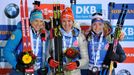 Anais Bescondová, Denise Herrmannová a Markéta Davidová na stupních vítězů po sprintu žen v rámci SP v Novém Městě na Moravě