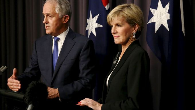 Premiér Turnbull a ministryně zahraničí Bishopová.