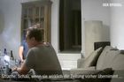 Za videem Stracheho na Ibize může stát záhadný soukromý detektiv z Mnichova