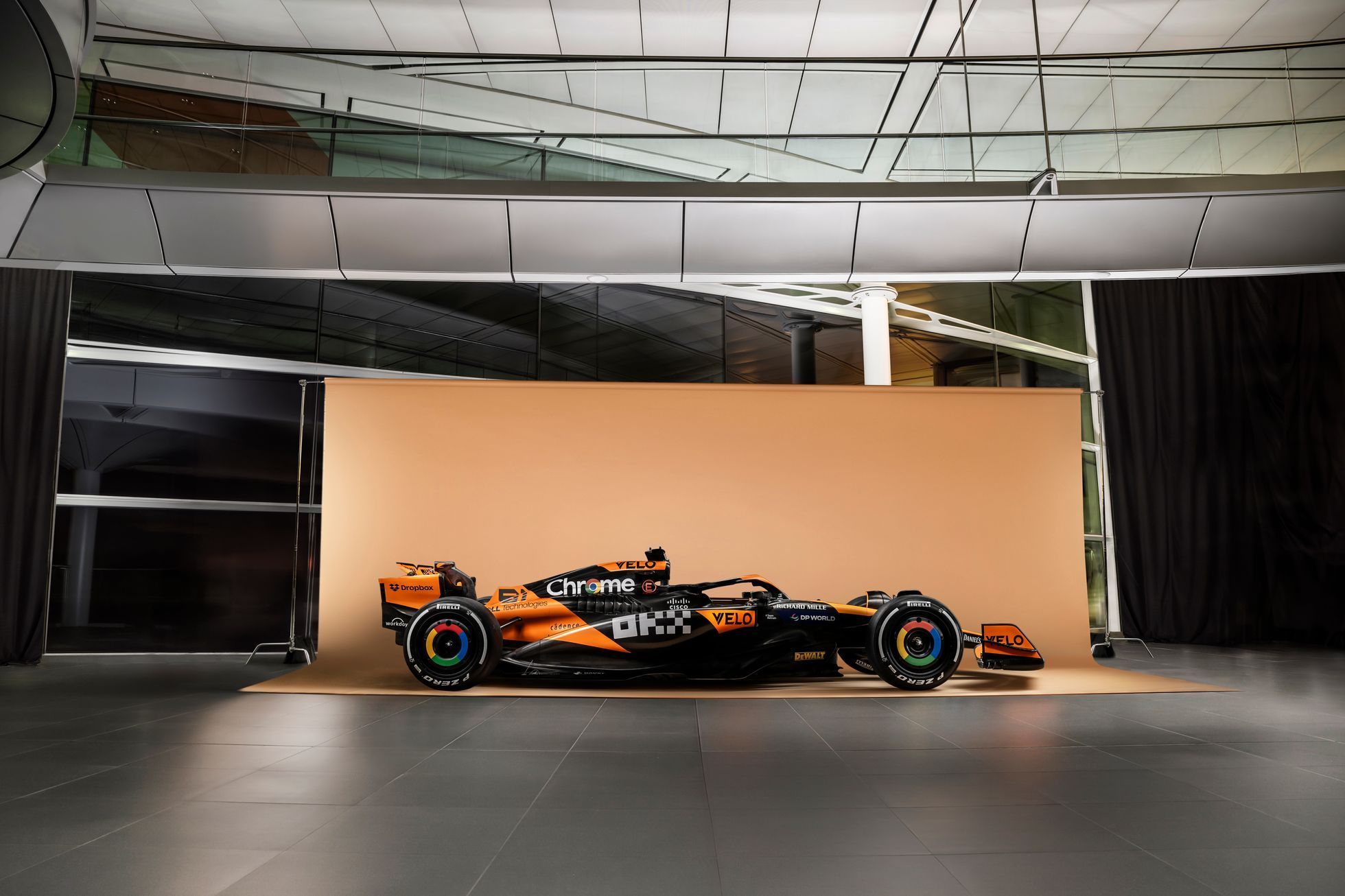 McLaren MCL38 - nové