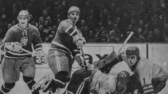MS v hokeji 1972: zleva Bohuslav Šťastný a Richard Farda