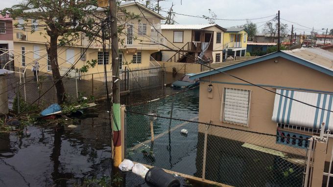 Zaplavené ulice měst na Portoriku.