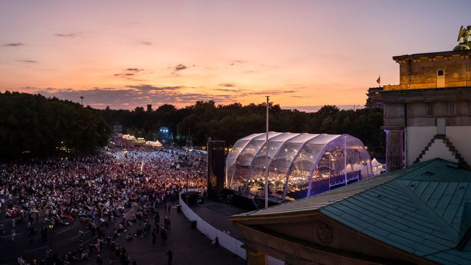 Koncert před Braniborskou bránou v Berlíně sledovalo 35 tisíc lidí.
