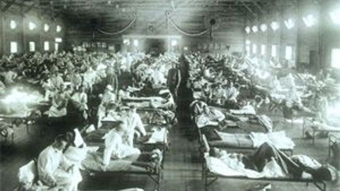 Američtí vojáci nakažení španělskou chřipkou v Camp Funston v Kansasu.