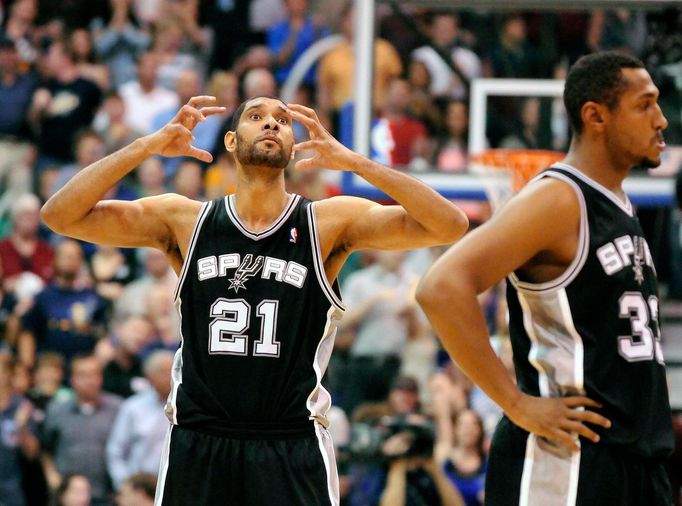 Tim Duncan (21), San Antonio Spurs, v zápase s Utah Jazz v Salt Lake City