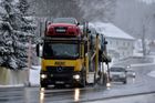 V Libereckém kraji v noci sněžilo, komplikace na silnicích jsou i v dalších krajích