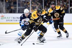 Pastrňák díky kurióznímu odrazu zavelel k velkému obratu, Boston znovu slaví