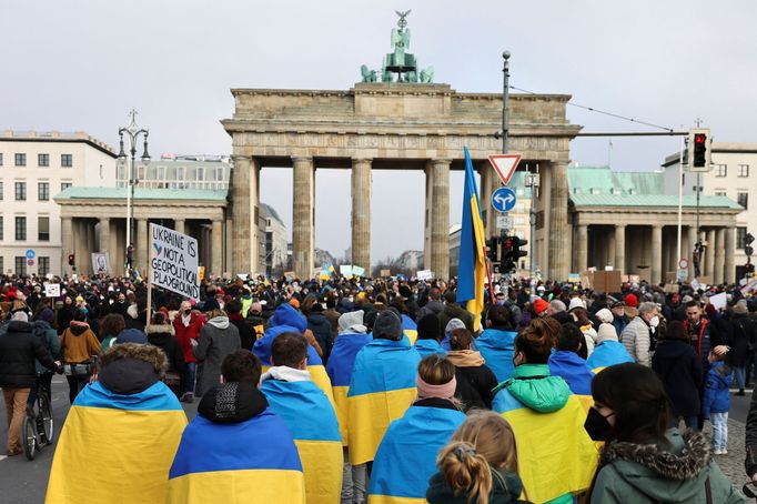 Demonstrace na podporu Ukrajiny, Záběr z Berlína v Německu. 27. 2. 2022