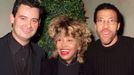 Tina Turner s pozdějším manželem Erwinem Bachem a zpěvákem Lionelem Richiem, 1998.