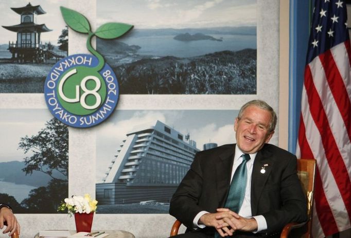 ATTENTION EDITORS - CORRECTING SPELLING OF FIRST NAME OF RUSSIA'S PRESIDENT DMITRY MEDVEDEV U.S. President George W. Bush laughs during a meeting with Russian President Dmitry Medvedev at the Group of Eight (G8) Hokkaido Toyako Summit at The Windsor Hotel Toya Resort and Spa in Toyako, July 7, 2008. REUTERS/Jim Young (JAPAN)