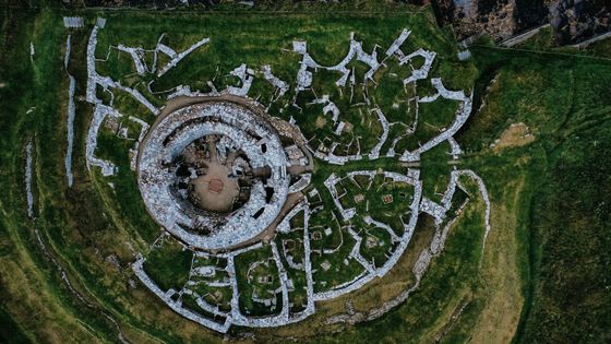 Nikdo neví, proč odtud lidé odešli. Osada starší než Tutanchamon dodnes budí otázky