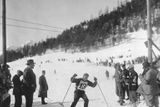 Snímek z olympiády v roce 1928. V běhu na lyžích na 18 kilometrů dojel Fin Veli Saarinen (na snímku) jako čtvrtý. Vyhrál Nor Johan Gröttumsbraaten s časem 1:37:01.