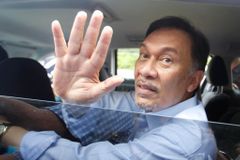 Malajský politik za sex s mužem znovu do vězení nepůjde