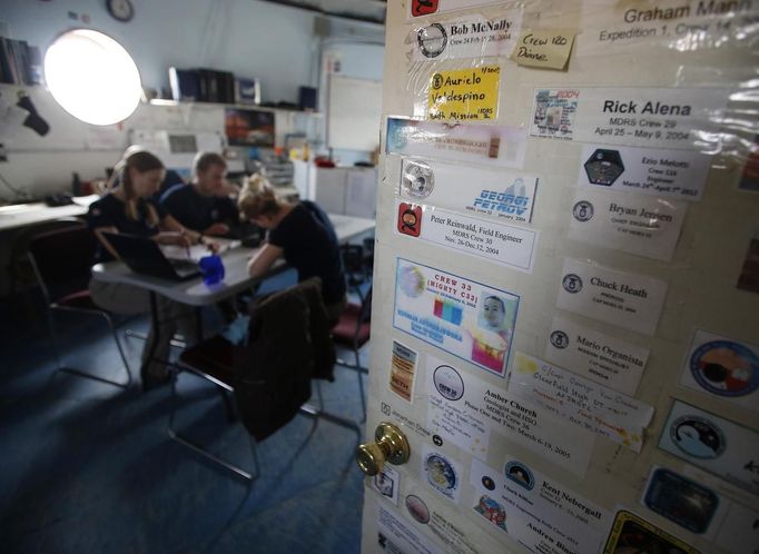 Names of past crew members are stuck on the doors of the crew bunks inside the Mars Desert Research Station (MDRS) outside Hanksville in the Utah desert March 2, 2013. The MDRS aims to prepare for human exploration of Mars and uses the Utah desert�s Mars-like terrain to simulate working conditions on the red planet. Scientists, students and enthusiasts work together to develop field tactics and study the terrain while wearing simulated spacesuits and carrying air supply packs. They live together in a small communication base with limited space and supplies. Picture taken March 2, 2013. REUTERS/Jim Urquhart (UNITED STATES - Tags: SCIENCE TECHNOLOGY SOCIETY ENVIRONMENT) ATTENTION EDITORS: PICTURE 5 OF 31 FOR PACKAGE 'MARS IN THE DESERT' SEARCH 'JIM MARS' FOR ALL IMAGES Published: Bře. 11, 2013, 2:02 odp.