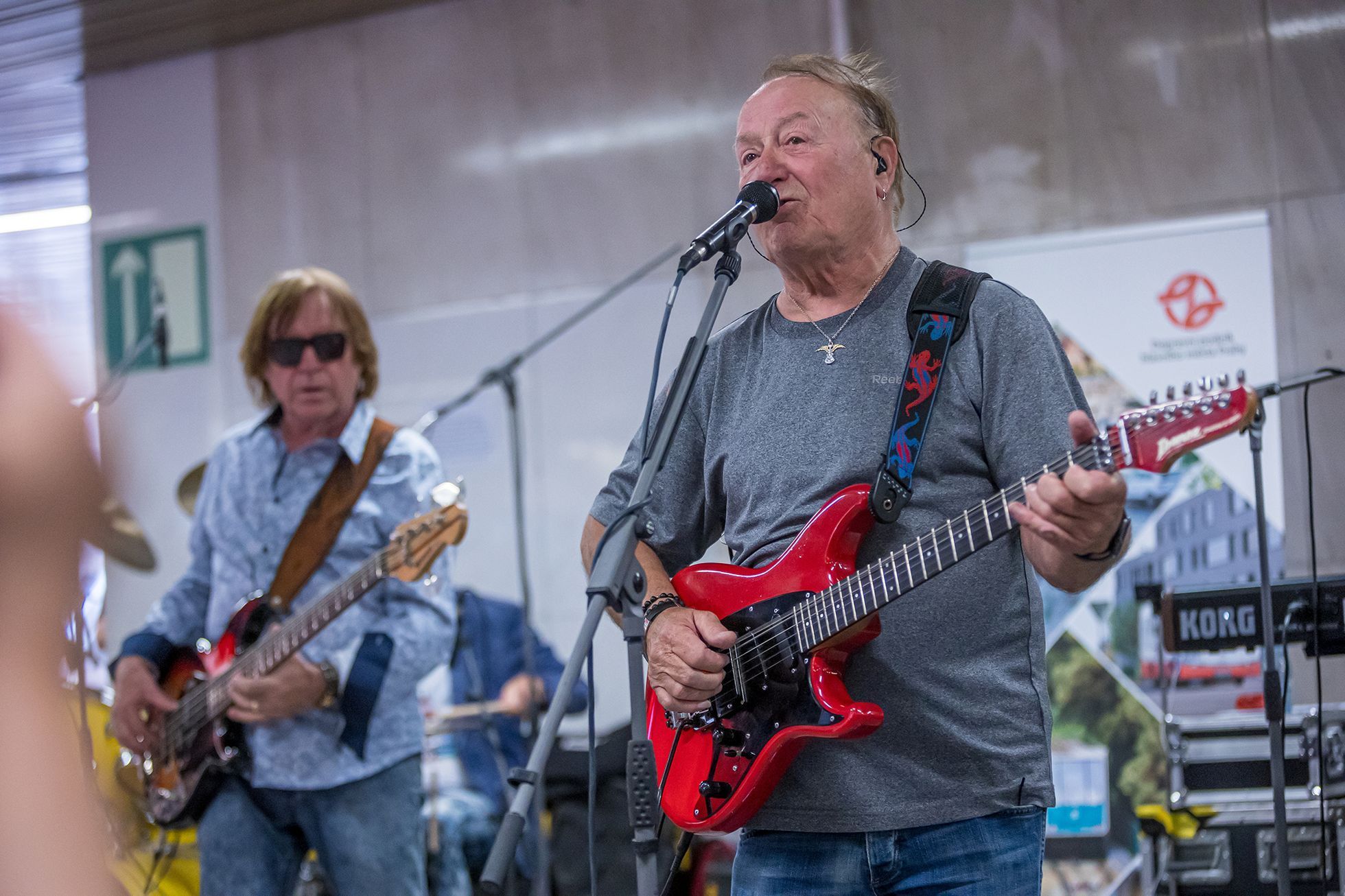 Vystoupení skupiny Olympic v pražském metru, čtvrtek 29. června 2023.