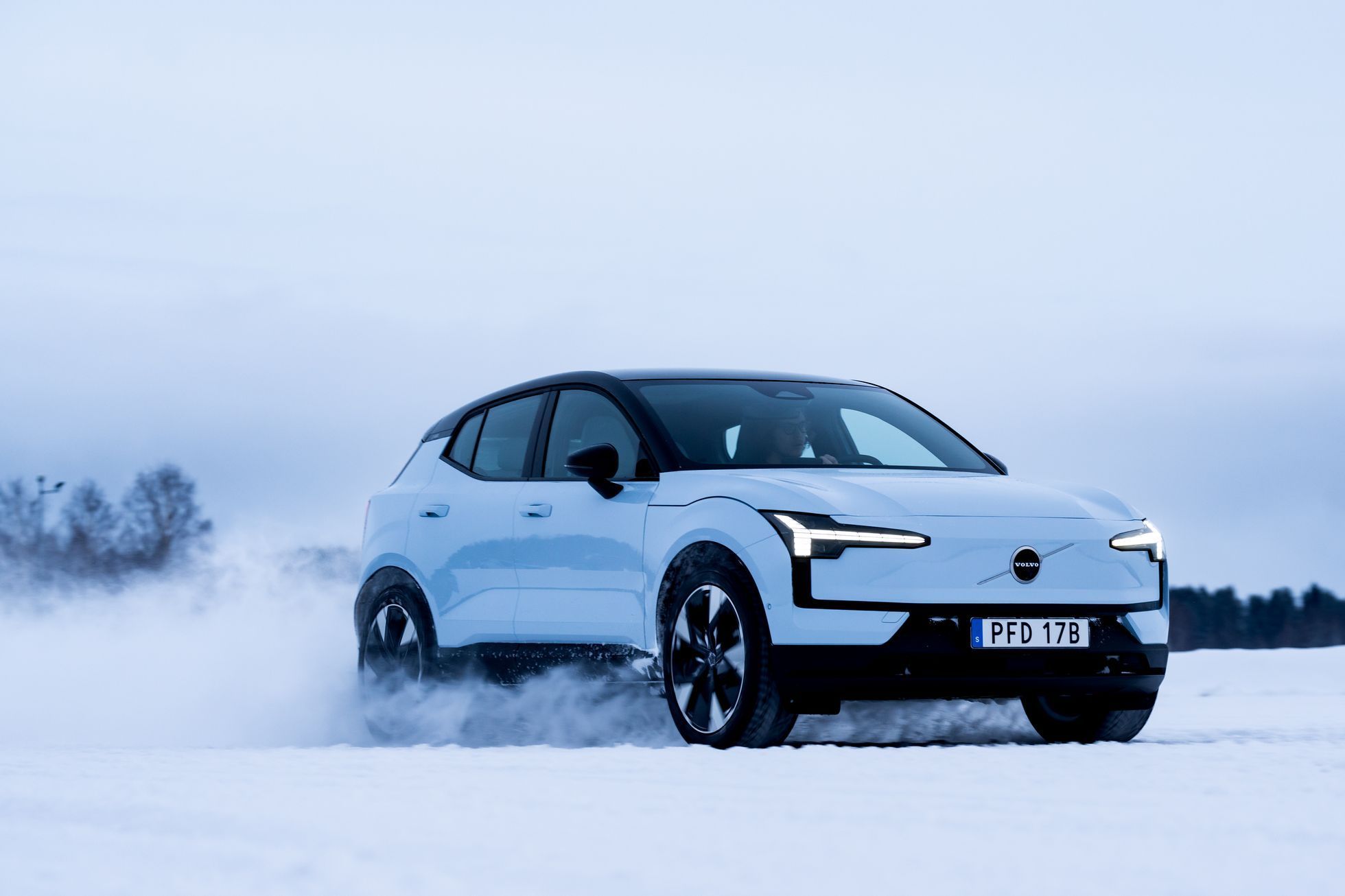 Volvo EX30, elektromobil, zima, jezero, led, zamrzlé jezero, jízda na zamrzlém jezeře