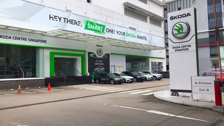 Oktávka za tři miliony, "ereso" za čtyři. Škoda učí v Singapuru místní boháče česky; Zdroj foto: Ingeborg Stehlíková