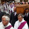 Pohřeb kněze Jacquese Hamela, kterého v kostele zavraždili islamisté.