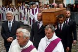 Duchovního minulý týden zavraždila dvojice islamistů. Během dopolední mše přímo v kostele v nedalekém Saint-Étienne-du-Rouvray.