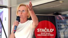 Stačilo, Kateřina Konečná, Daniel Sterzik, volby, poslanecká sněmovna, mítink, předvolební kampaň, komunismus, příznivci, Česká Třebová