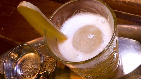 Co se nejvíc pije v českém špičkovém baru? Drink, který voní jako nemocnice