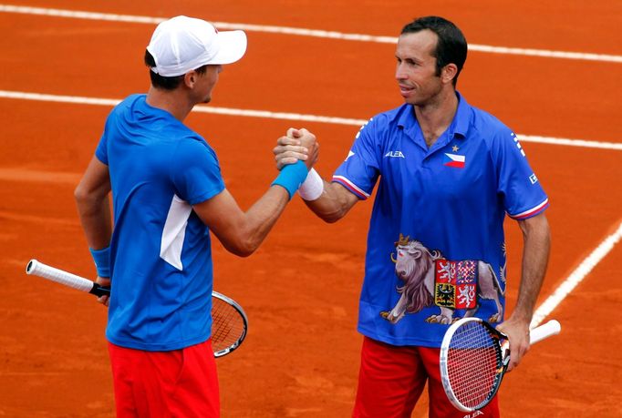 Čeští tenisté Tomáš Berdych a Radek Štěpánek ve čtyřhře semifinálového utkání Davis Cupu s Argentinci.