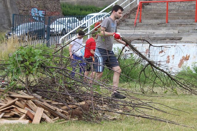 Přesně týden před rozlučkou Petra Švancary se konala poslední veřejná brigáda na obnovu Lužánek.