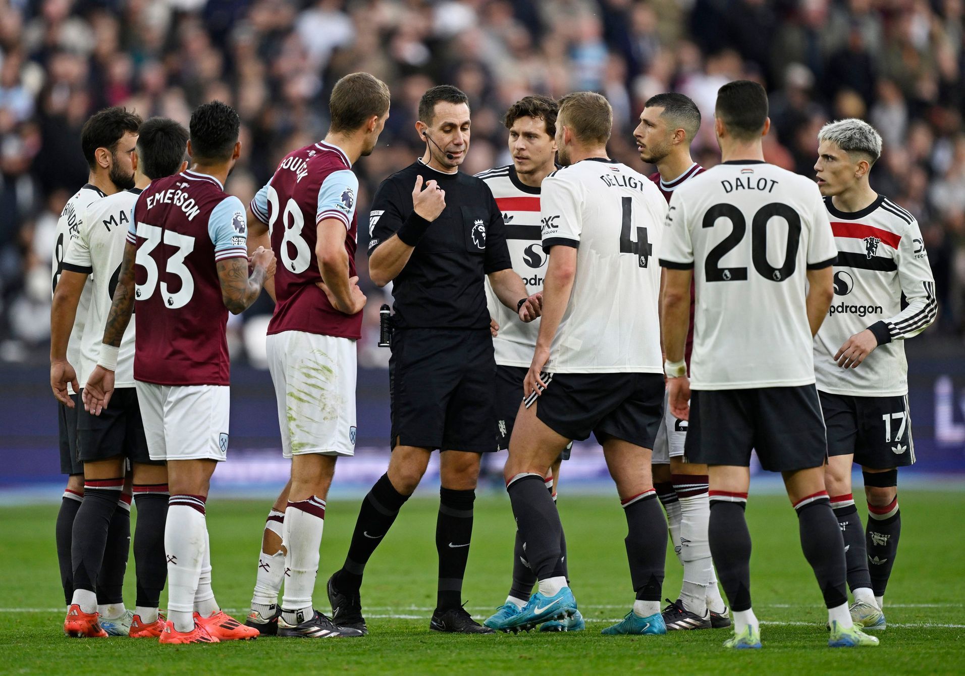 Premier League - West Ham United v Manchester United