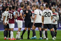 Zahraniční ligy: West Ham porazil United po kontroverzní penaltě, Bayern si zastřílel