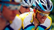 Alberto Contador se ve dvanácté etapě Tour de France vezl se svými spolujezdci s Astany