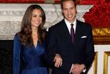 Své zásnuby oznámili 16. listopadu 2010 v londýnském paláci Clarence House, který je sídlem Williamova otce, prince Charlese. Pár se zasnoubil během říjnové dovolené v Keni. William nejprve informoval královnu, svou babičku, a požádal také o povolení otce Kate Middletonové.
