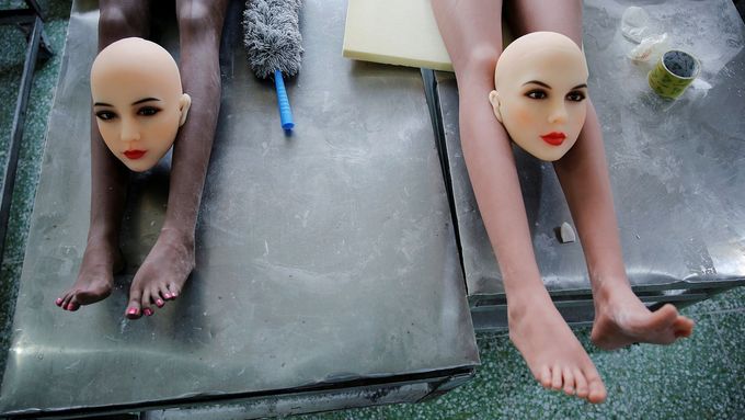 Fotky: Tak v Číně vyrábějí robotické nafukovací panny. Zvládnou i konverzaci