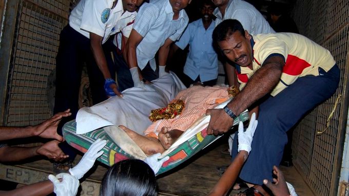 Převoz raněného srílanského civilisty. Ilustrační foto
