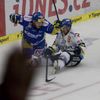 Hokej, extraliga, Zlín - Vítkovice: Antonín Honejsek (27) slaví