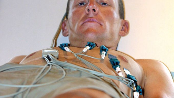 Lance Armstrong při měření EKG. Co na vše říká jeho srdce?
