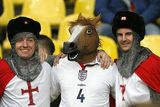 Angličtí fanoušci přijeli do Moskvy na zápas s Ruskem patřičně bojovně oblečeni.