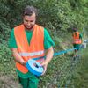 Stavba elektrických ohradníků ve Zlínském kraji kvůli africkému moru divokých prasat.