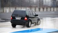 Smyková deska zvládne vyvolat smyk přední nápravy všech typů automobilů