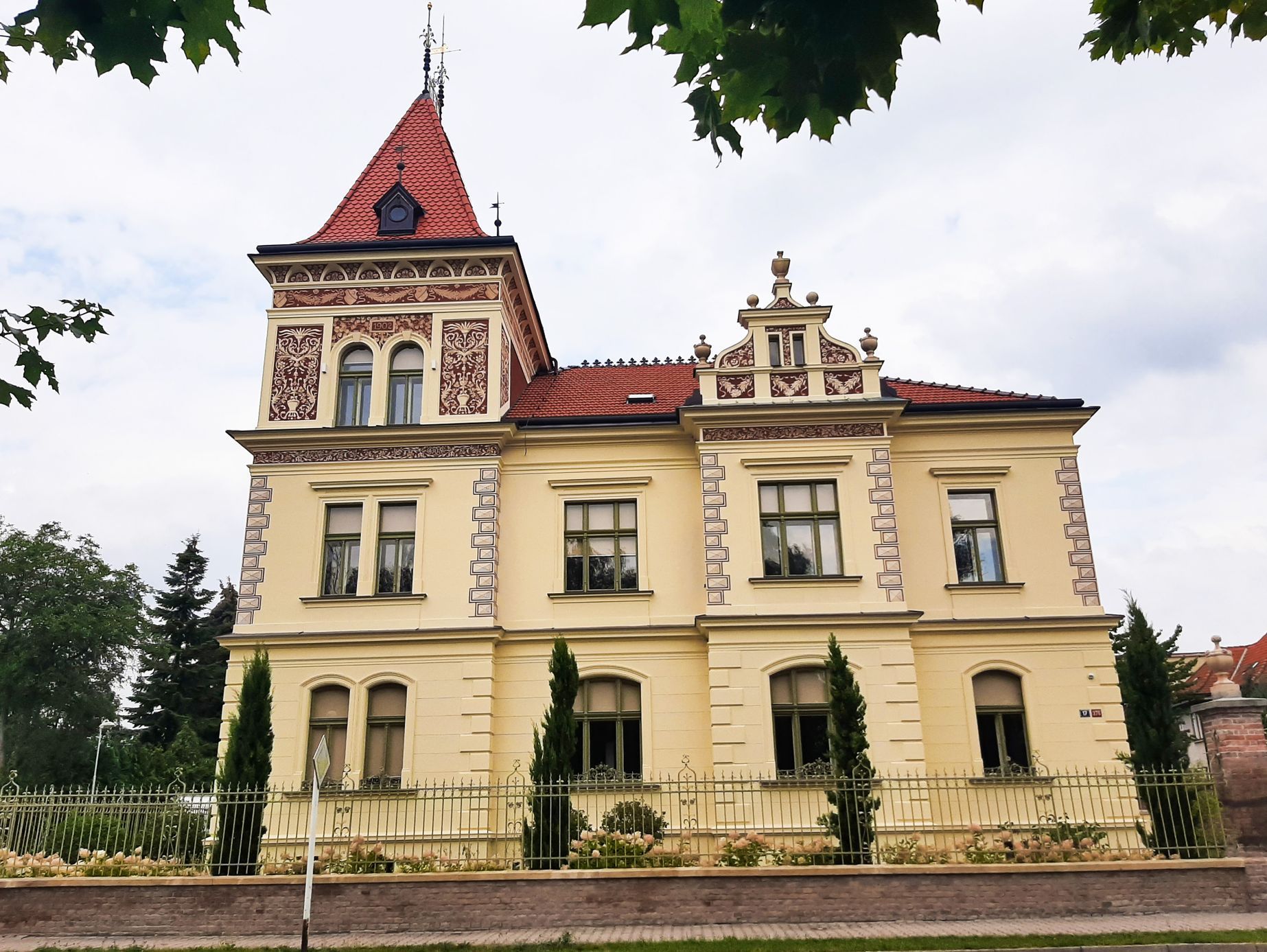 Hradec Králové, Orlické nábřeží, vily