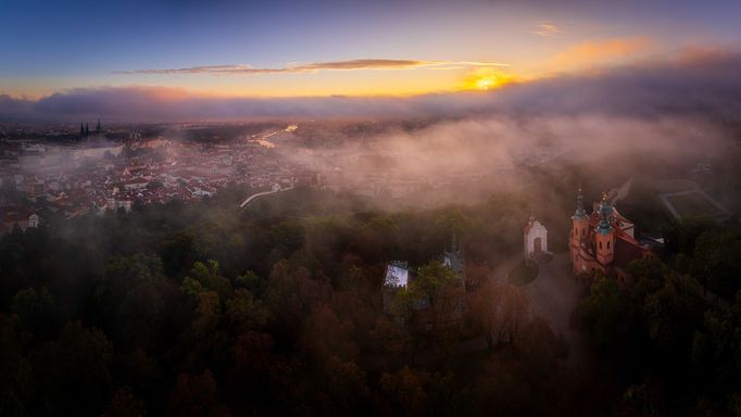 Krása podzimní Prahy na fotografiích Radoslava Vnenčáka