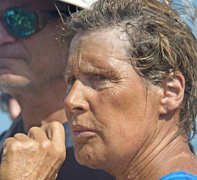 Endurance swimmer Diana Nyad listens to reporters' question after arriving in Key West, Florida in this August 21, 2012 handout photo. Nyad failed a fourth attempt to complete a swim across the Florida Straits from Cuba to the Florida Keys. REUTERS/Andy Newman/Florida Keys News Bureau/Handout (UNITED STATES - Tags: PROFILE SPORT SOCIETY) THIS IMAGE HAS BEEN SUPPLIED BY A THIRD PARTY. IT IS DISTRIBUTED, EXACTLY AS RECEIVED BY REUTERS, AS A SERVICE TO CLIENTS. FOR EDITORIAL USE ONLY. NOT FOR SALE FOR MARKETING OR ADVERTISING CAMPAIGNS Published: Srp. 21, 2012, 10:40 odp.