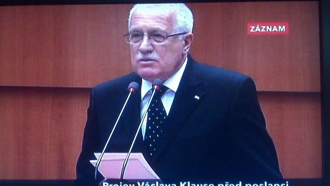 Václav Klaus hovoří v Bruselu, europoslanci bučí