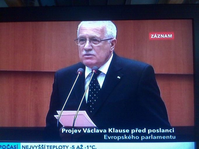 Václav Klaus hovoří v Bruselu, europoslanci bučí