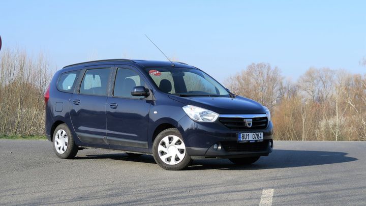Kredenc, o niž se chlapi rvou. Ojetá Dacia Lodgy je pracant snů, ale zkuste ji sehnat; Zdroj foto: Martin Frei