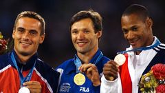 Medailisté v desetiboji na olympiádě 2000 v Sydney: zleva Roman Šebrle, Erki Nool a Chris Huffins