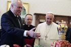 Zeman pozval papeže Františka na návštěvu Lidic