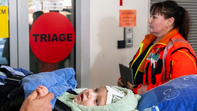 Dvouletý chlapec Martin se po operaci ve Francii vrátil do Česka.