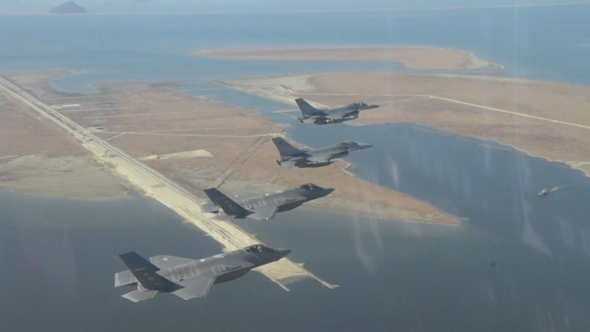 Nad Koreou cvičily americké F-35. Jižní Korea pořádá manévry s USA.