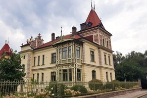 Hradec Králové, Morušovka: úžasné vily byly tak luxusní, že své majitele zruinovaly
